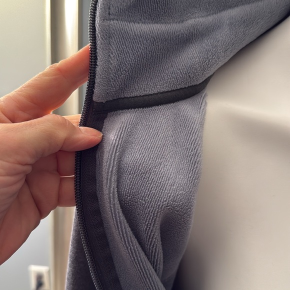 WOMEN’S THE NORTH FACE ZIP JACKET SIZE SMALL. GRAY - Picture 5 of 5